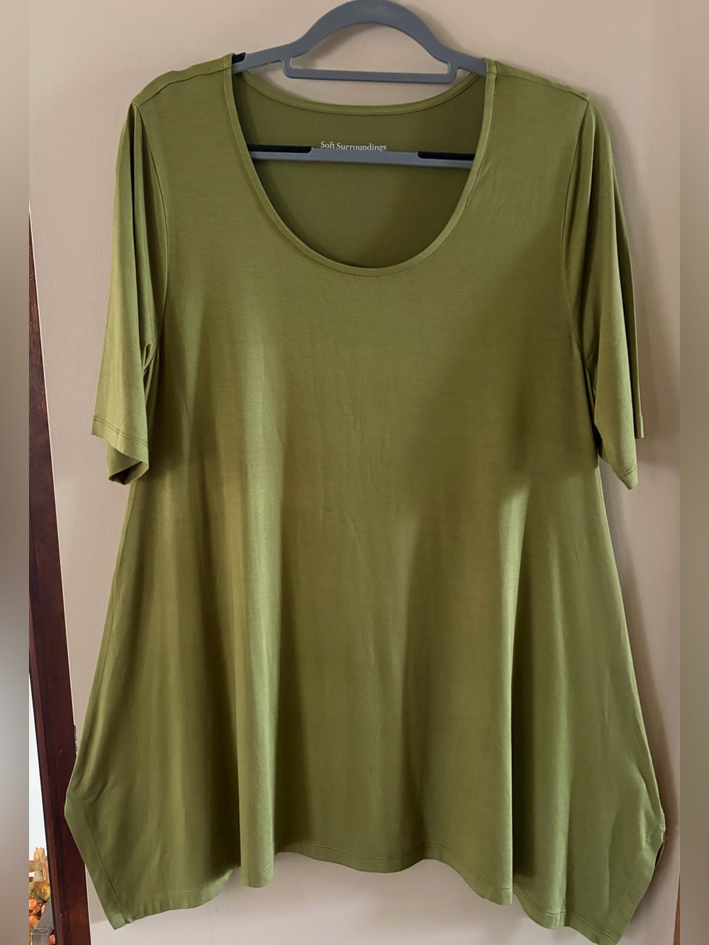 Soft Surroundings Green Flowing Top, 31"L in center, 35"L at sides NEVER WORN